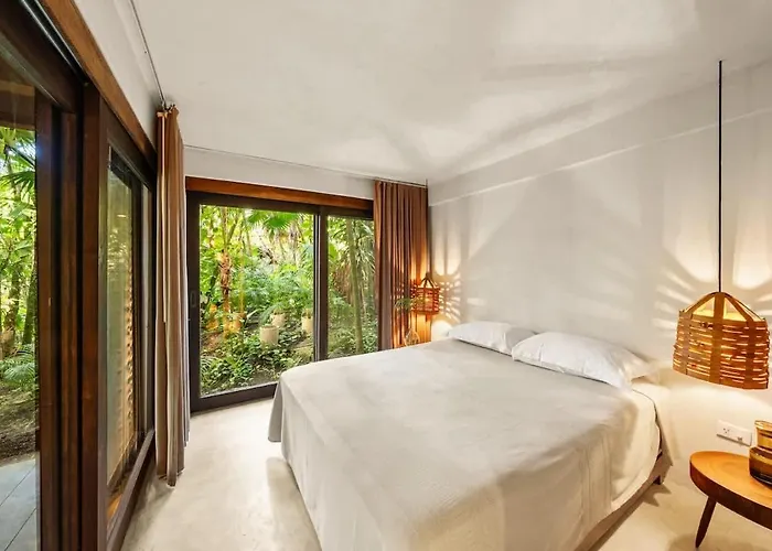 Tree House - Access - Holiday home